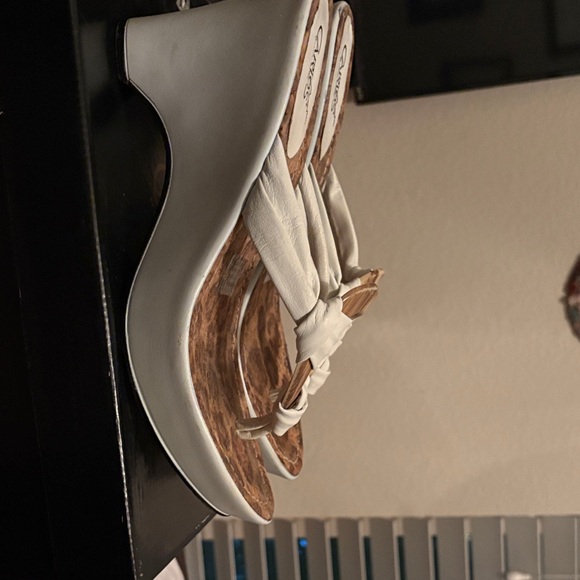 Carlos Santana White and Brown Sandals - Picture 3 of 7